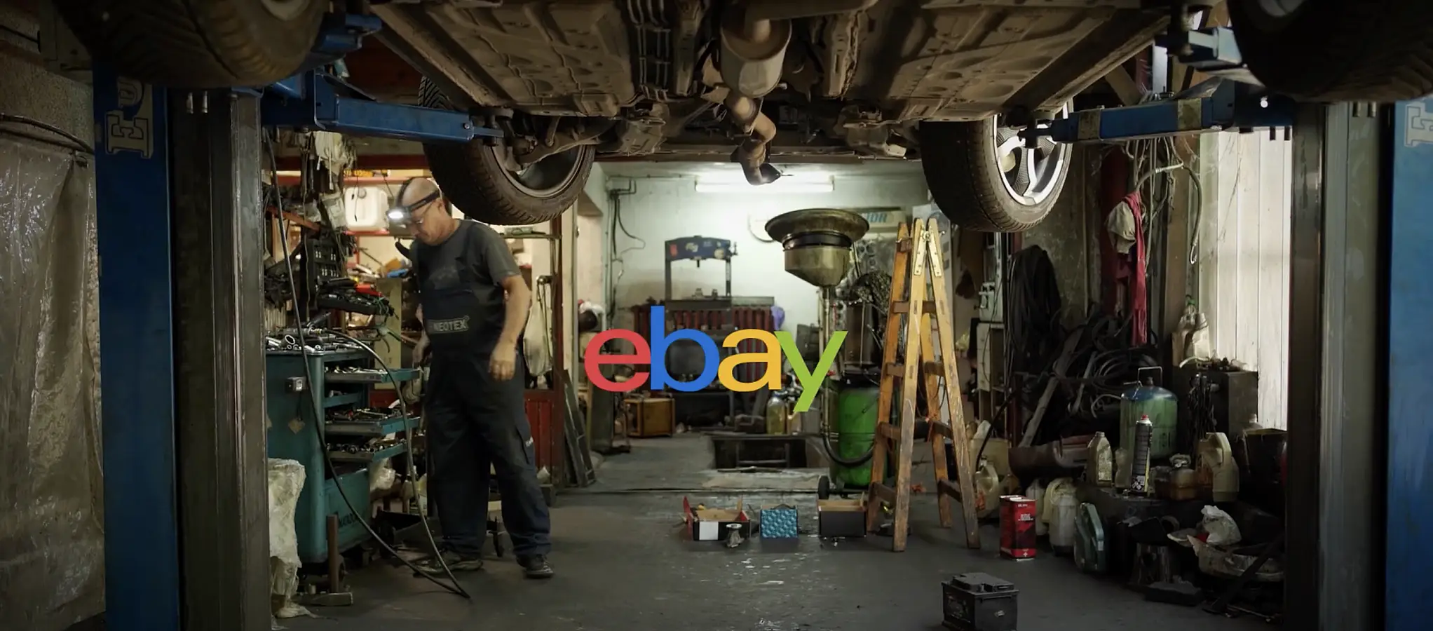 Image présente la première voiture de course 100% powered by EBAY