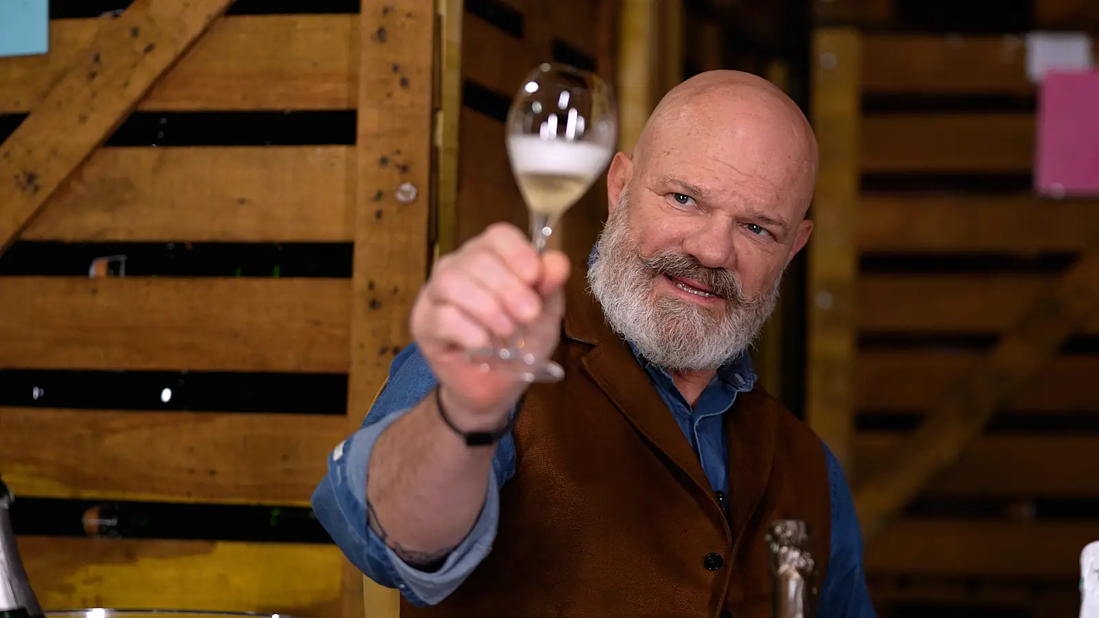 Image en partenariat avec Philippe Etchebest et M6, partent à la rencontre de 4 vignerons de caractère